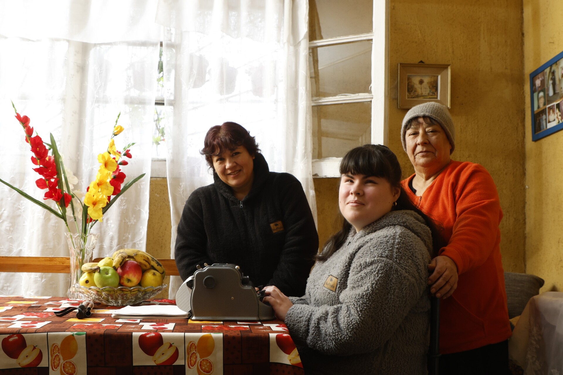 Macarena García mejora sus condiciones de estudio gracias a máquina Perkins que le permite escribir en Braille